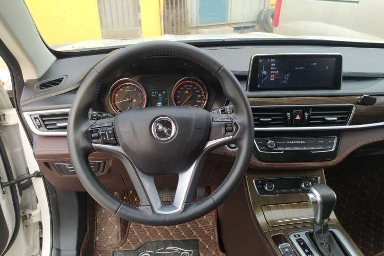 Used Hanteng X5 2020 1.5T Automatic Luxury Model 5 Seats Steering Wheel