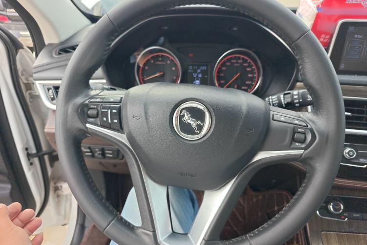 Used Hanteng X5 2020 1.5T Automatic Luxury Model 5 Seats Steering Wheel