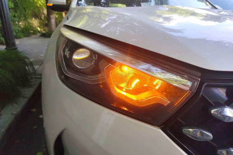 Used Hanteng X5 New Energy 2019 Flagship Edition Right Front Headlight