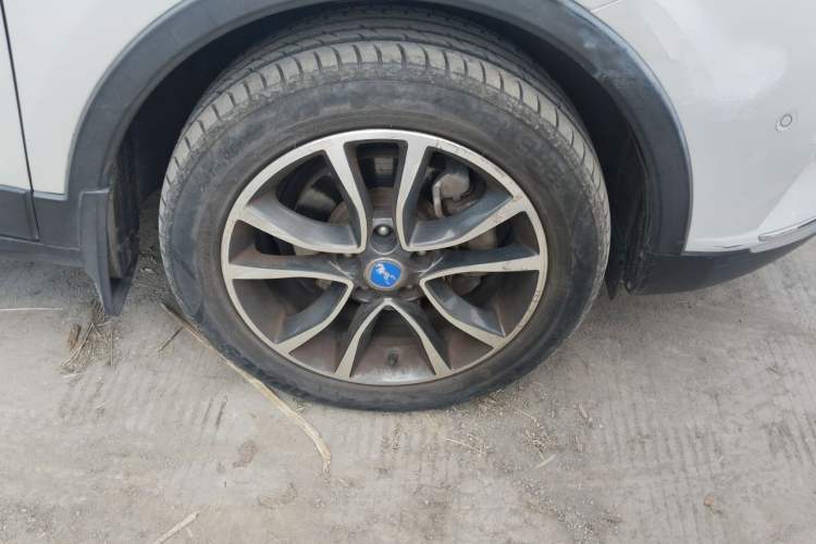 Used Hanteng X5 New Energy 2019 Flagship Edition Right Front Wheel Hub