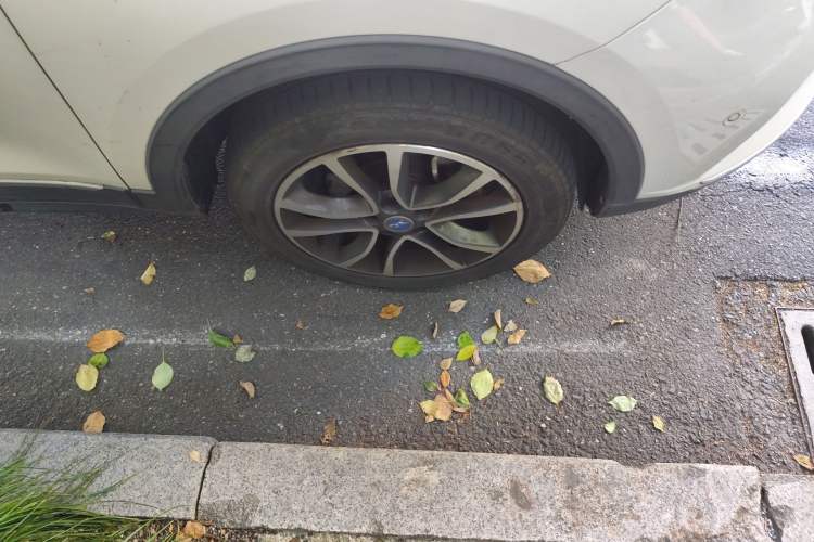 Used Hanteng X5 New Energy 2019 Flagship Edition Right Front Wheel Hub