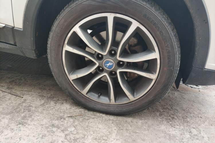 Used Hanteng X5 New Energy 2019 Flagship Edition Right Front Wheel Hub
