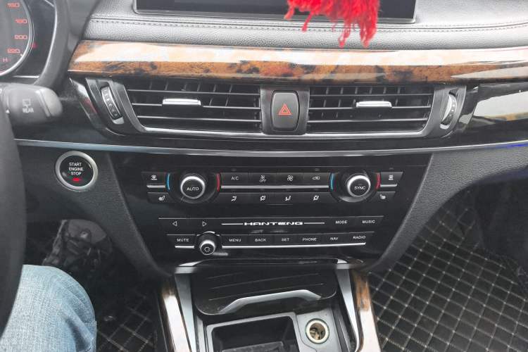 Used Hanteng X7 2016 1.5T Manual Luxury Edition Audio And AC Panel