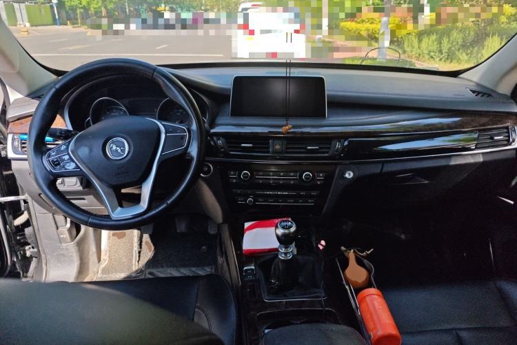 Used Hanteng X7 2016 1.5T Manual Luxury Edition Center Console