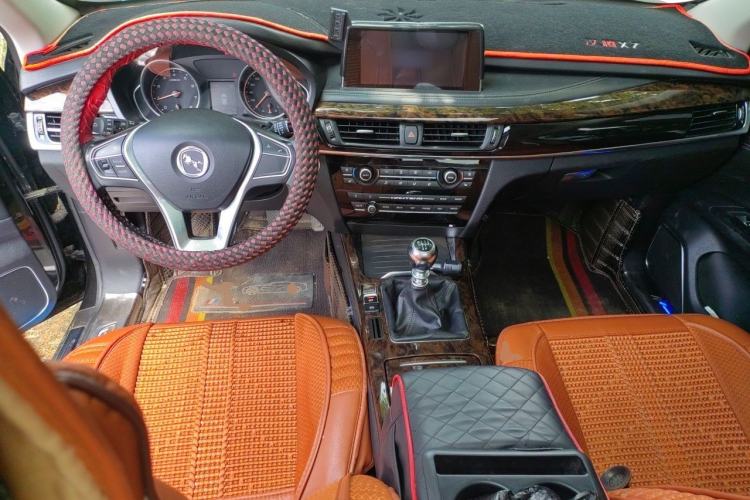 Used Hanteng X7 2016 1.5T Manual Luxury Edition Center Console