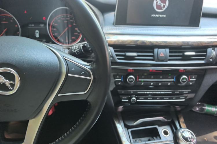 Used Hanteng X7 2016 1.5T Manual Luxury Edition Center Console