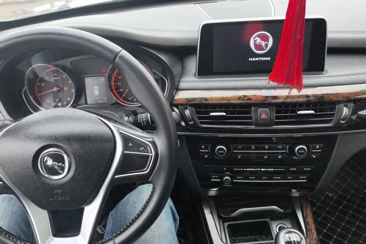 Used Hanteng X7 2016 1.5T Manual Luxury Edition Center Console