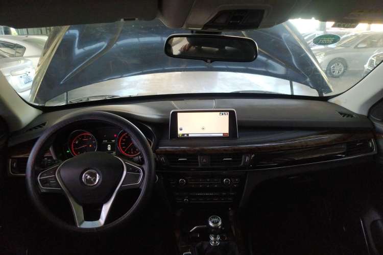 Used Hanteng X7 2016 1.5T Manual Luxury Edition Center Console
