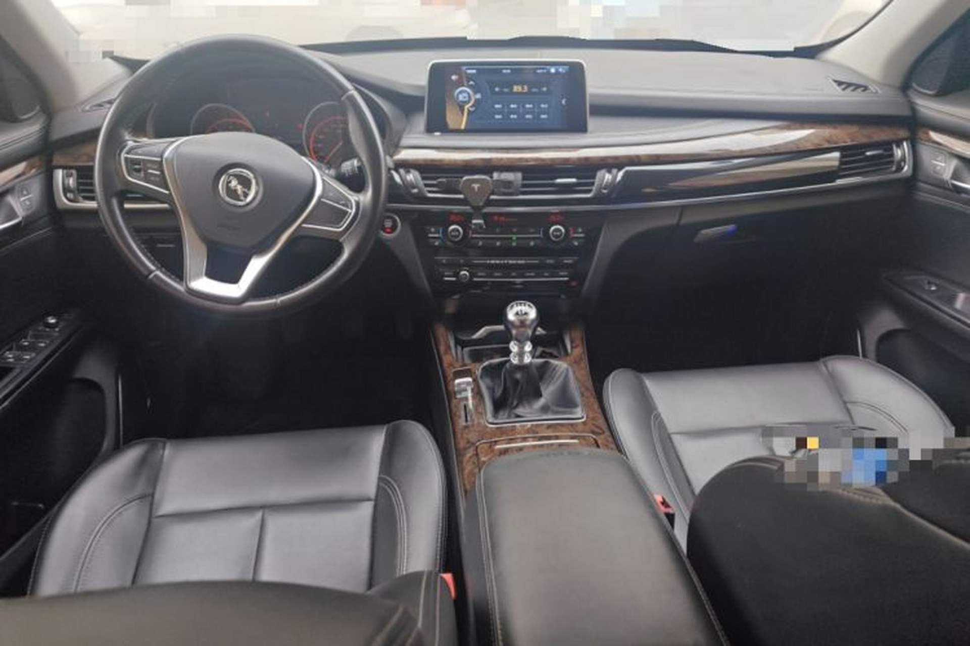 Used Hanteng X7 2016 1.5T Manual Luxury Edition Center Console