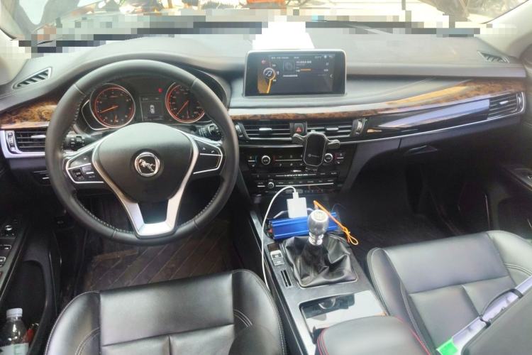 Used Hanteng X7 2016 1.5T Manual Luxury Edition Center Console