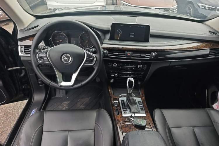 Used Hanteng X7 2016 2.0T DCT Luxury Edition Center Console
