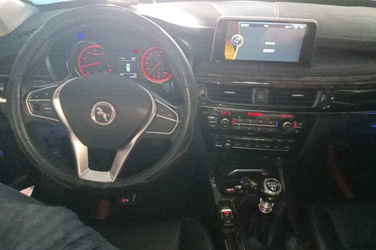 Used Hanteng X7 2016 1.5T Manual Luxury Edition Center Console