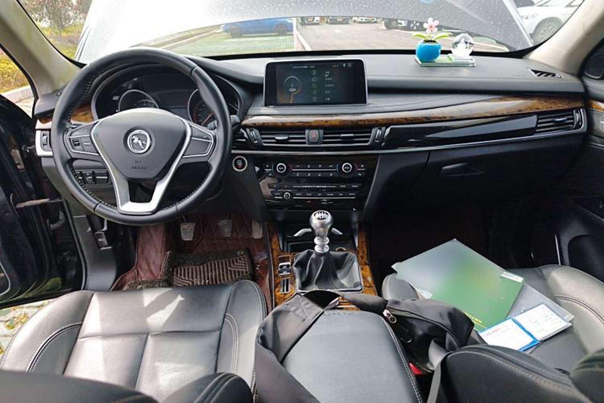 Used Hanteng X7 2016 1.5T Manual Luxury Edition Center Console