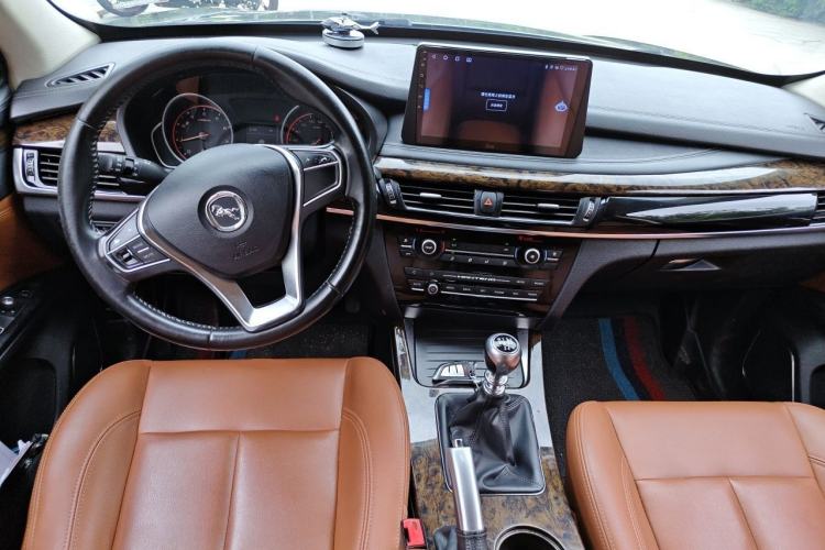 Used Hanteng X7 2016 1.5T Manual Luxury Version Center Console
