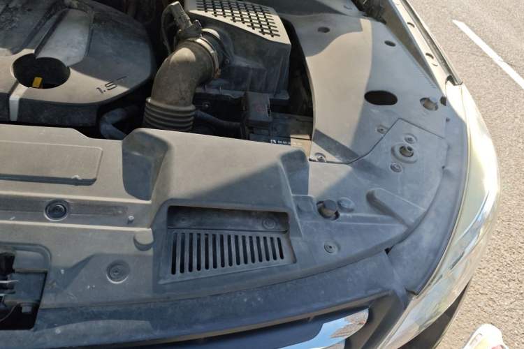 Used Hanteng X7 2016 1.5T Manual Luxury Edition Engine Bay Left
