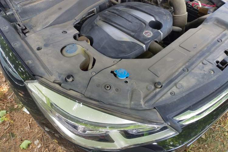 Used Hanteng X7 2016 1.5T Manual Luxury Edition Engine Bay Right