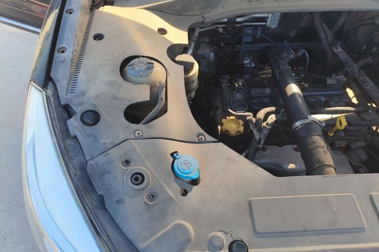 Used Hanteng X7 2016 1.5T Manual Luxury Edition Engine Bay Right