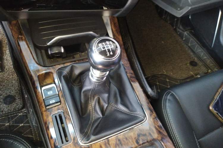 Used Hanteng X7 2016 1.5T Manual Luxury Edition Gear Lever
