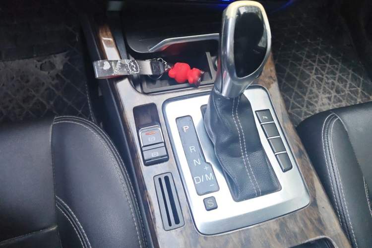 Used Hanteng X7 2016 2.0T DCT Luxury Edition Gear Lever
