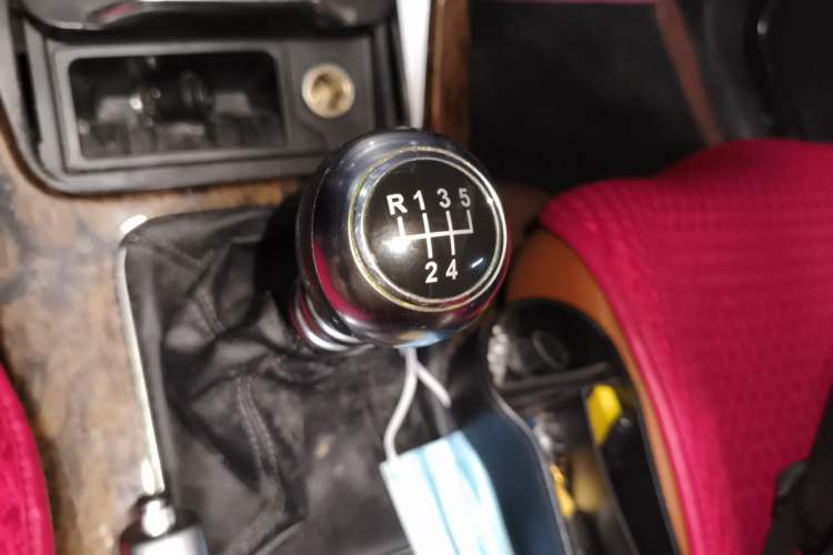 Used Hanteng X7 2016 1.5T Manual Comfort Model Gear Lever