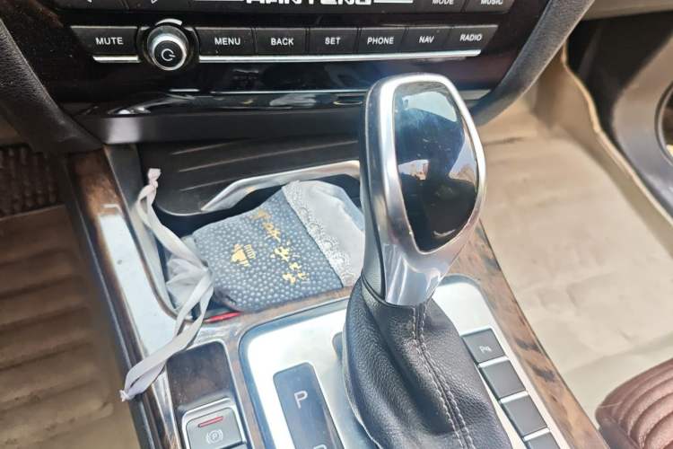 Used Hanteng X7 2016 2.0T DCT Luxury Edition Gear Lever