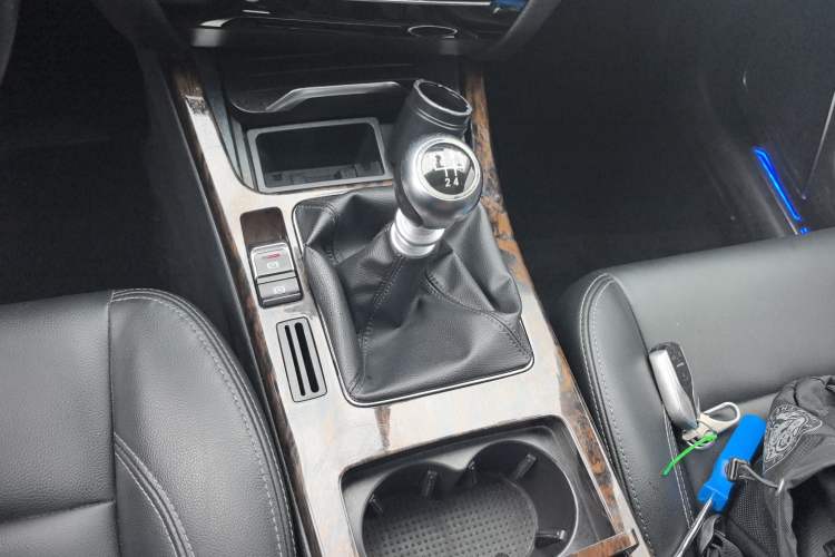 Used Hanteng X7 2016 1.5T Manual Luxury Edition Gear Lever