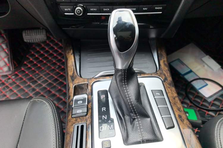 Used Hanteng X7 2016 2.0T DCT Luxury Edition Gear Lever