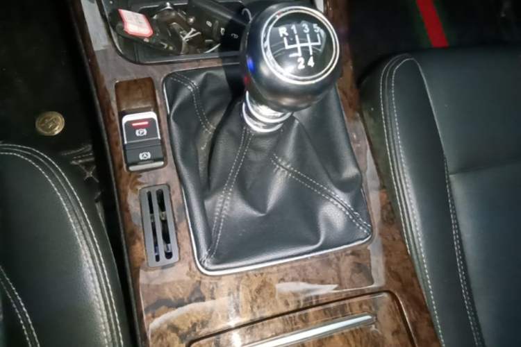 Used Hanteng X7 2016 1.5T Manual Luxury Edition Gear Lever