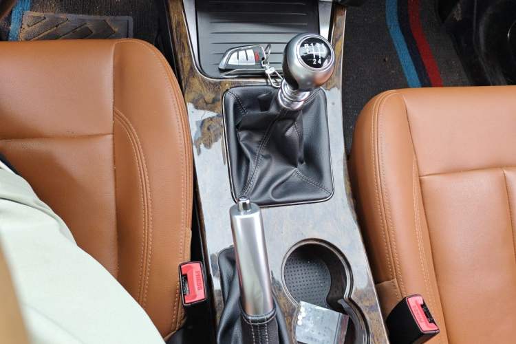 Used Hanteng X7 2016 1.5T Manual Luxury Version Gear Lever