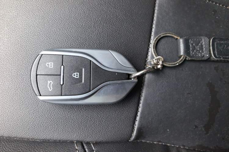 Used Hanteng X7 2016 2.0T DCT Luxury Edition Interior 1