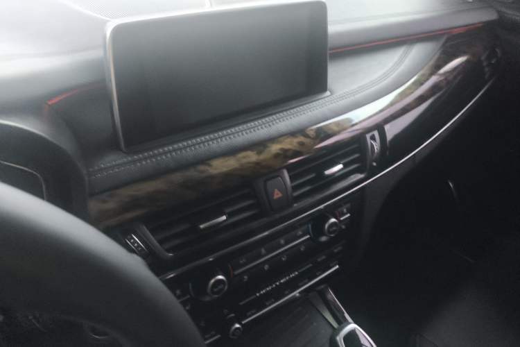 Used Hanteng X7 2016 2.0T DCT Luxury Edition Interior 3