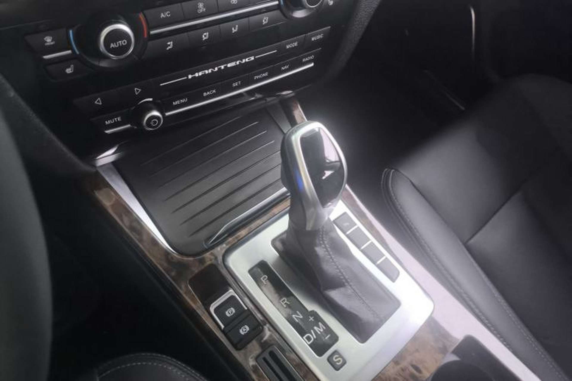 Used Hanteng X7 2016 2.0T DCT Luxury Edition Interior 4