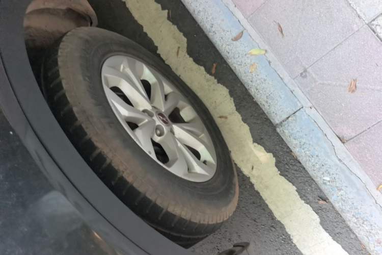 Used Hanteng X7 2016 1.5T Manual Luxury Edition Left Front Wheel Hub