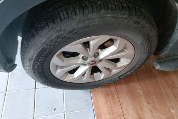 Used Hanteng X7 2016 1.5T Manual Luxury Edition Left Front Wheel Hub