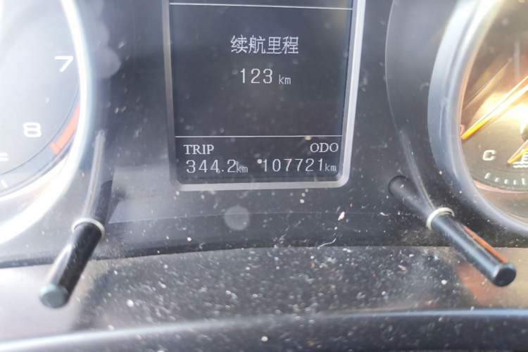 Used Hanteng X7 2016 1.5T Manual Luxury Edition Odometer Close Up