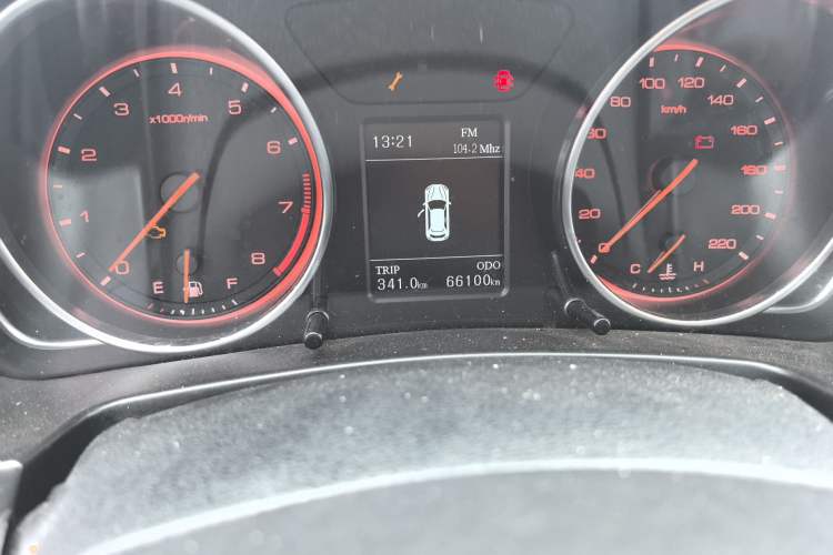 Used Hanteng X7 2016 1.5T Manual Luxury Edition Odometer Close Up