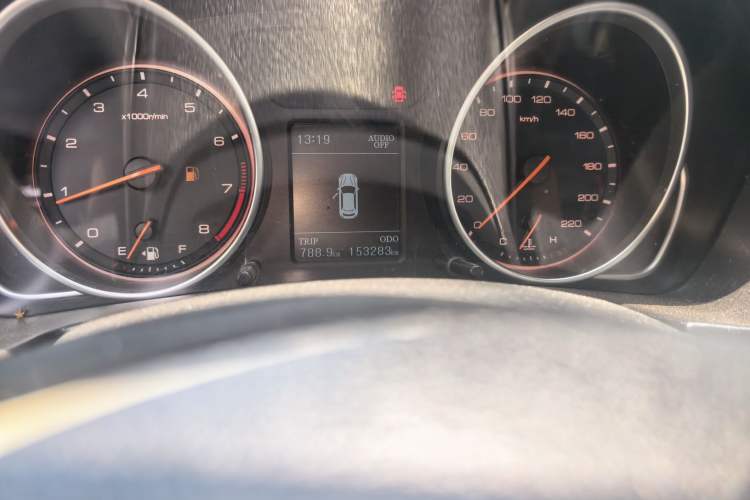 Used Hanteng X7 2016 1.5T Manual Luxury Edition Odometer Close Up