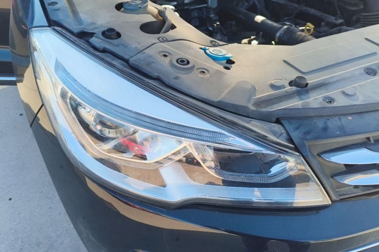 Used Hanteng X7 2016 1.5T Manual Luxury Edition Right Front Headlight