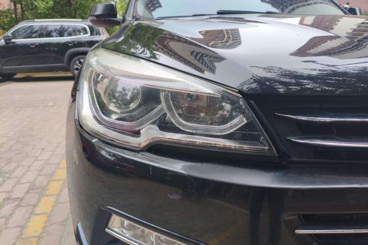 Used Hanteng X7 2016 2.0T DCT Luxury Version Right Front Headlight
