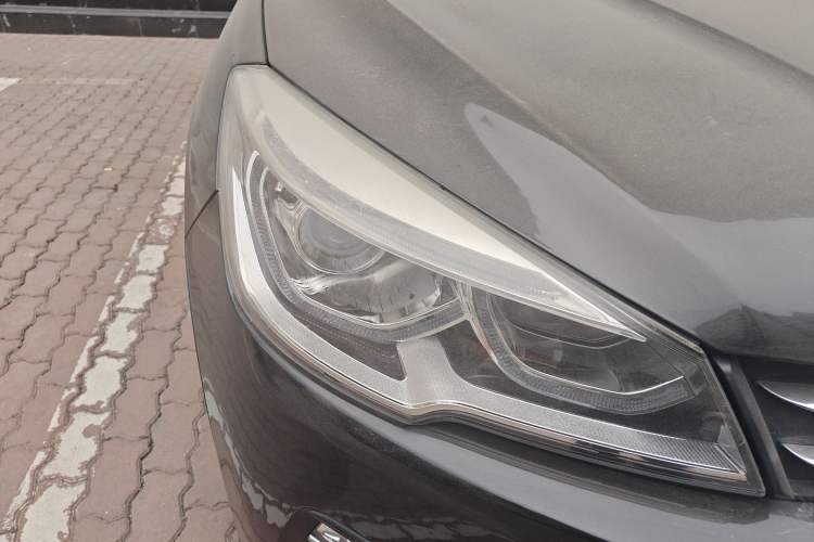 Used Hanteng X7 2016 1.5T Manual Luxury Edition Right Front Headlight
