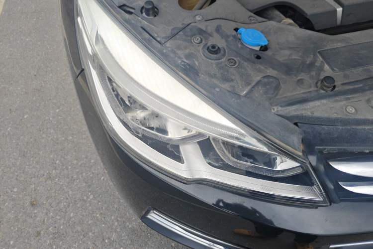 Used Hanteng X7 2016 2.0T DCT Luxury Version Right Front Headlight