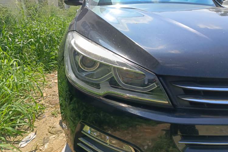 Used Hanteng X7 2016 2.0T DCT Luxury Version Right Front Headlight
