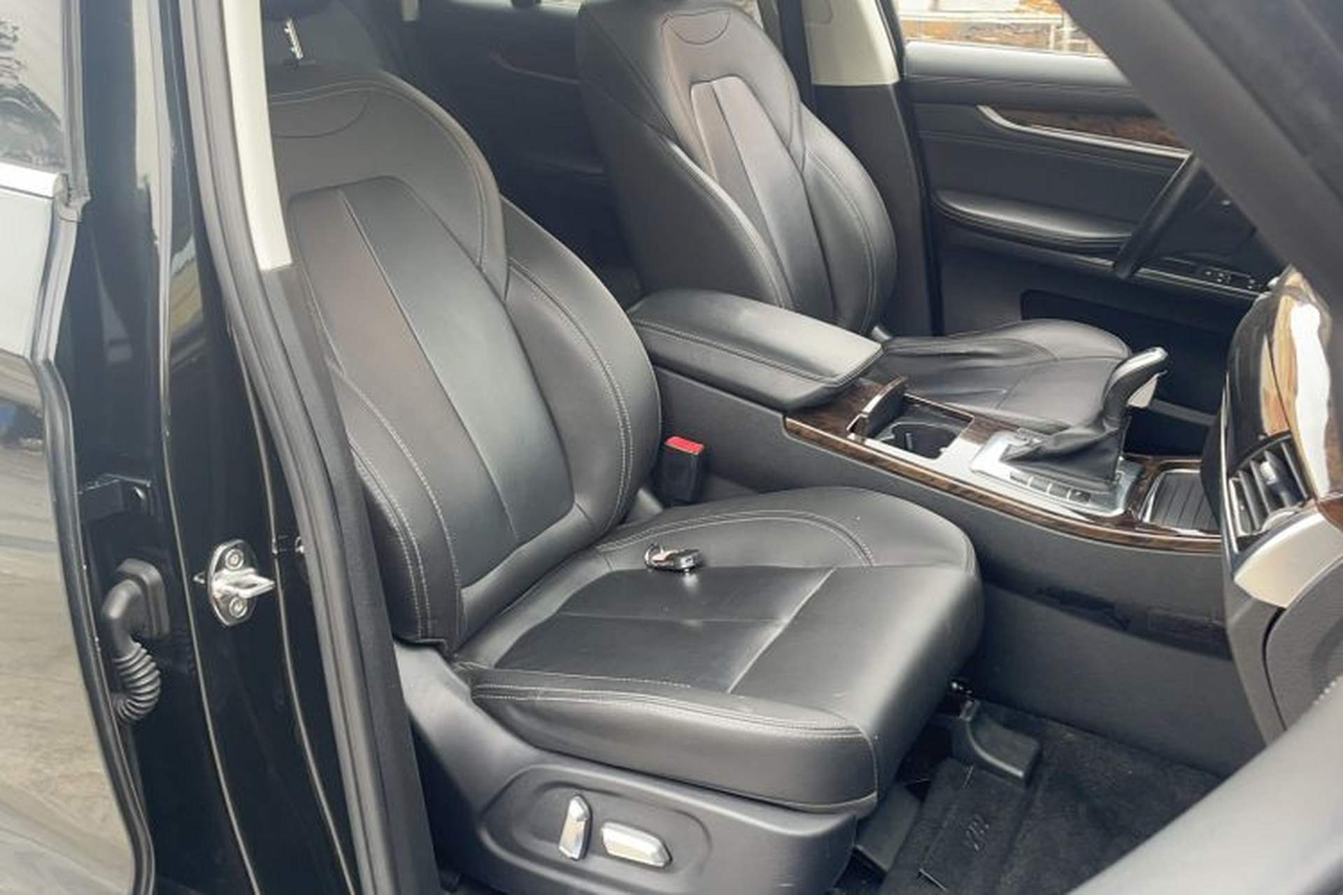 Used Hanteng X7 2016 2.0T DCT Luxury Edition Right Front Seat