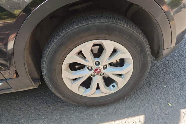 Used Hanteng X7 2016 1.5T Manual Luxury Edition Right Front Wheel Hub