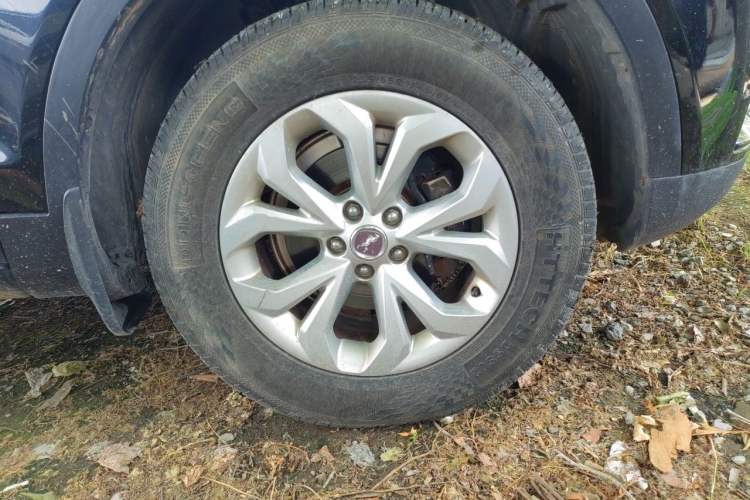 Used Hanteng X7 2016 1.5T Manual Luxury Edition Right Front Wheel Hub