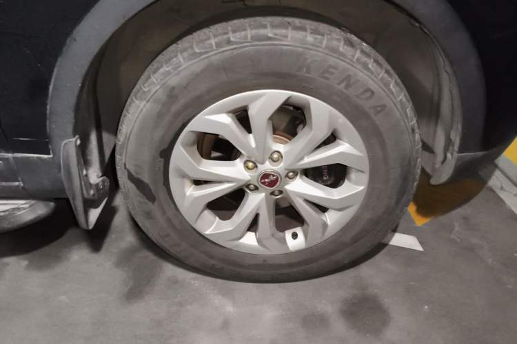 Used Hanteng X7 2016 1.5T Manual Comfort Model Right Front Wheel Hub