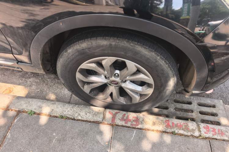 Used Hanteng X7 2016 1.5T Manual Luxury Edition Right Front Wheel Hub
