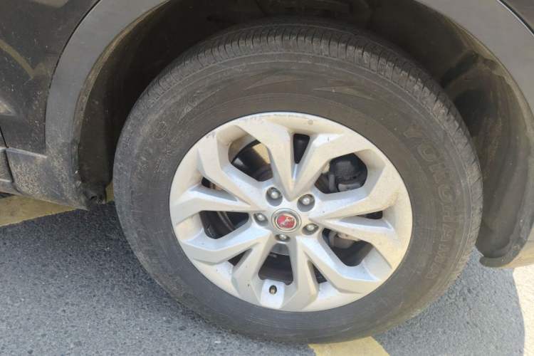 Used Hanteng X7 2016 1.5T Manual Luxury Edition Right Front Wheel Hub
