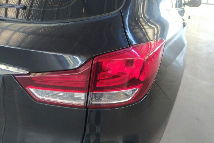 Used Hanteng X7 2016 1.5T Manual Luxury Edition Right Rear Taillight