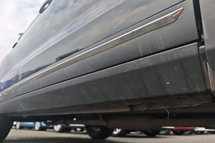 Used Hanteng X7 2016 2.0T DCT Luxury Edition Right Side Sill